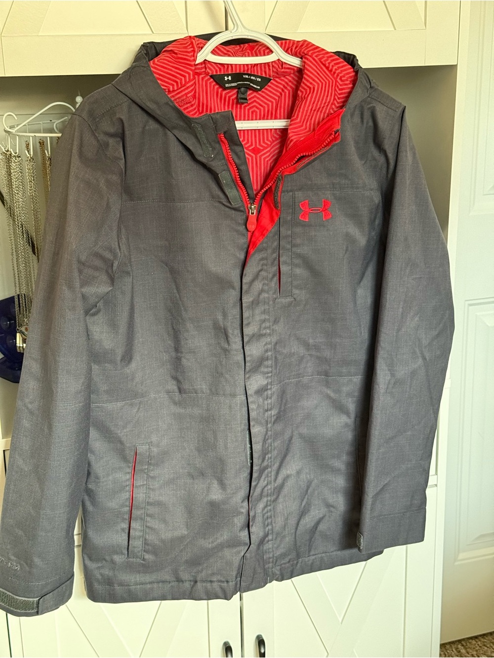 Under Armour Men’s Gray Shell Raincoat with Red Accents
